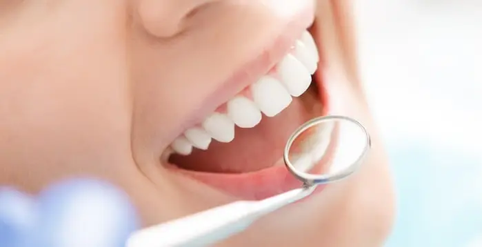 Prophylaxe gesunde und saubere Zähne